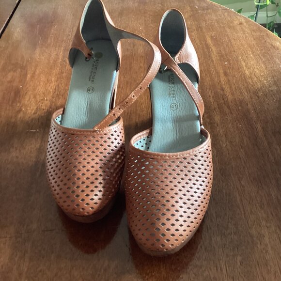 Eric Michael Sadie Mary Jane Block Heel Perforated Leather Clogs - Picture 5 of 6